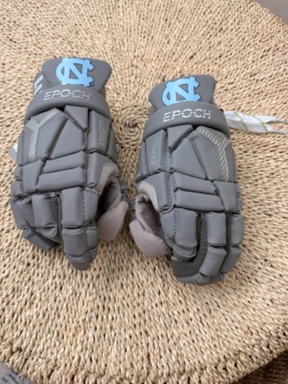 NEW WITH TAGS Epoch Lacrosse Gloves – UNC Tar Heels – Gray